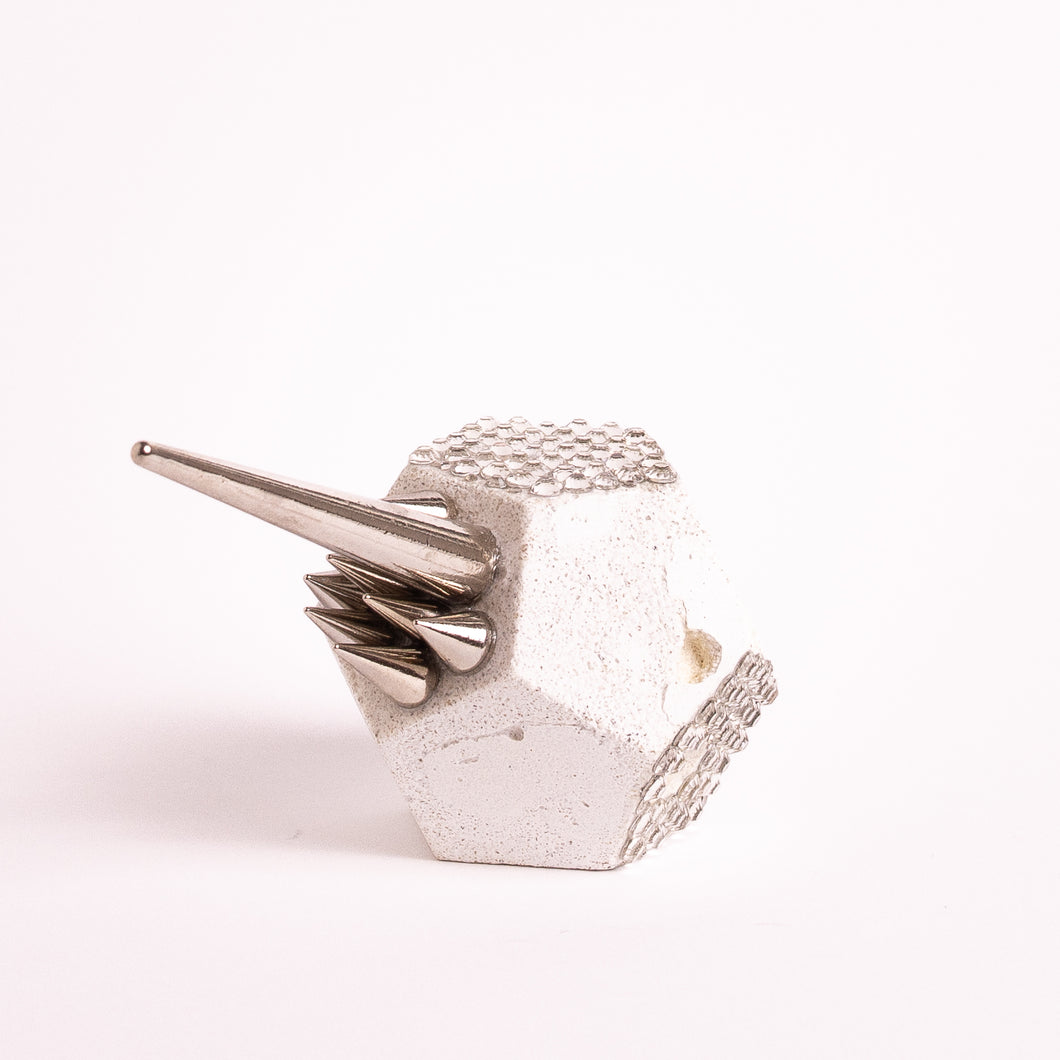Savanne - Lille Pindsvin<br>Skulptur<br>8x5x6 cm.