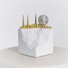 Indlæs og afspil video i gallerivisning Savanne - Måne over Savanne&lt;br&gt;Skulptur&lt;br&gt;10x10x15,5 cm.
