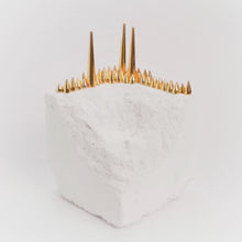 Indlæs og afspil video i gallerivisning Savanne - Måneformørkelse - Trommer &amp; Dans&lt;br&gt;Skulptur&lt;br&gt;10x10x15.5 cm.
